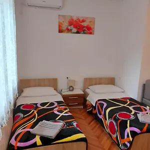 elena-rooms-pasjak.primorje-gorskikotar.com/